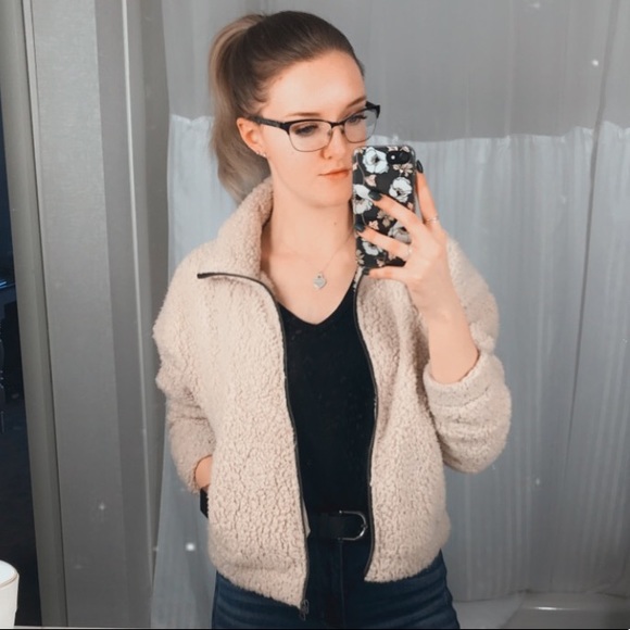 Meet your Posher, Megan - Picture 3 of 4